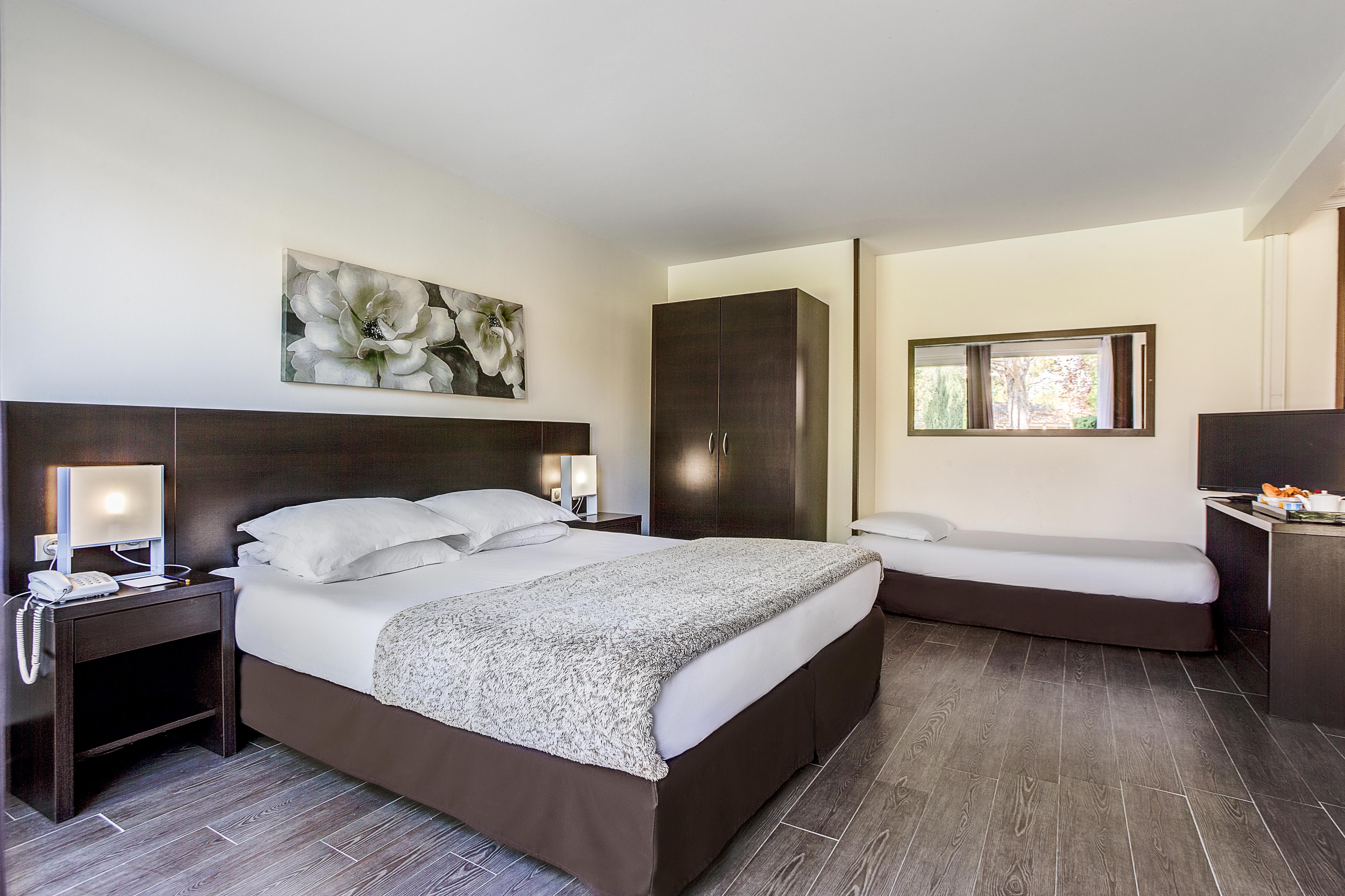 Sowell Hotels Domaine De La Petite Isle L'Isle-sur-la-Sorgue Ngoại thất bức ảnh