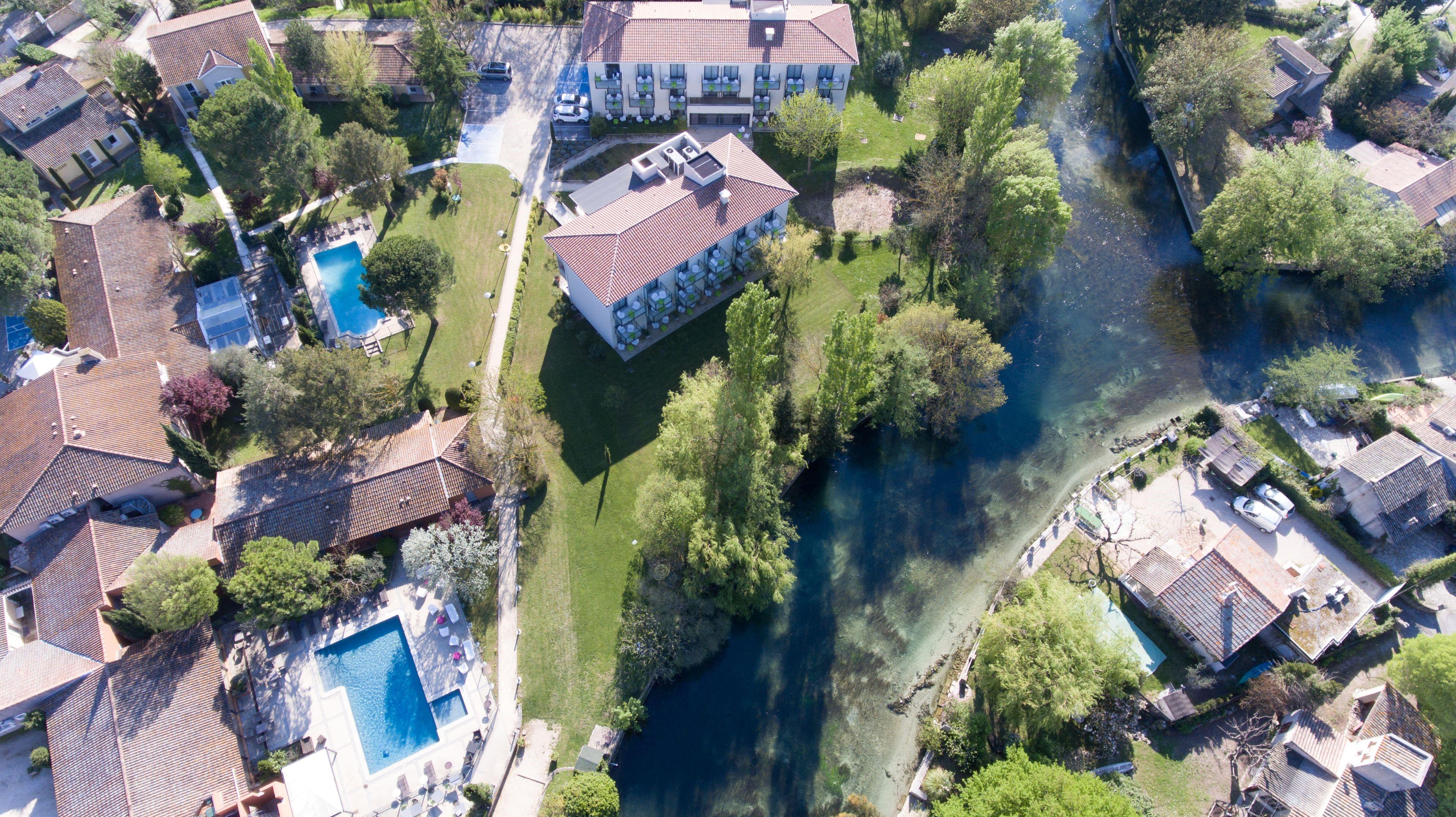 Sowell Hotels Domaine De La Petite Isle L'Isle-sur-la-Sorgue Ngoại thất bức ảnh