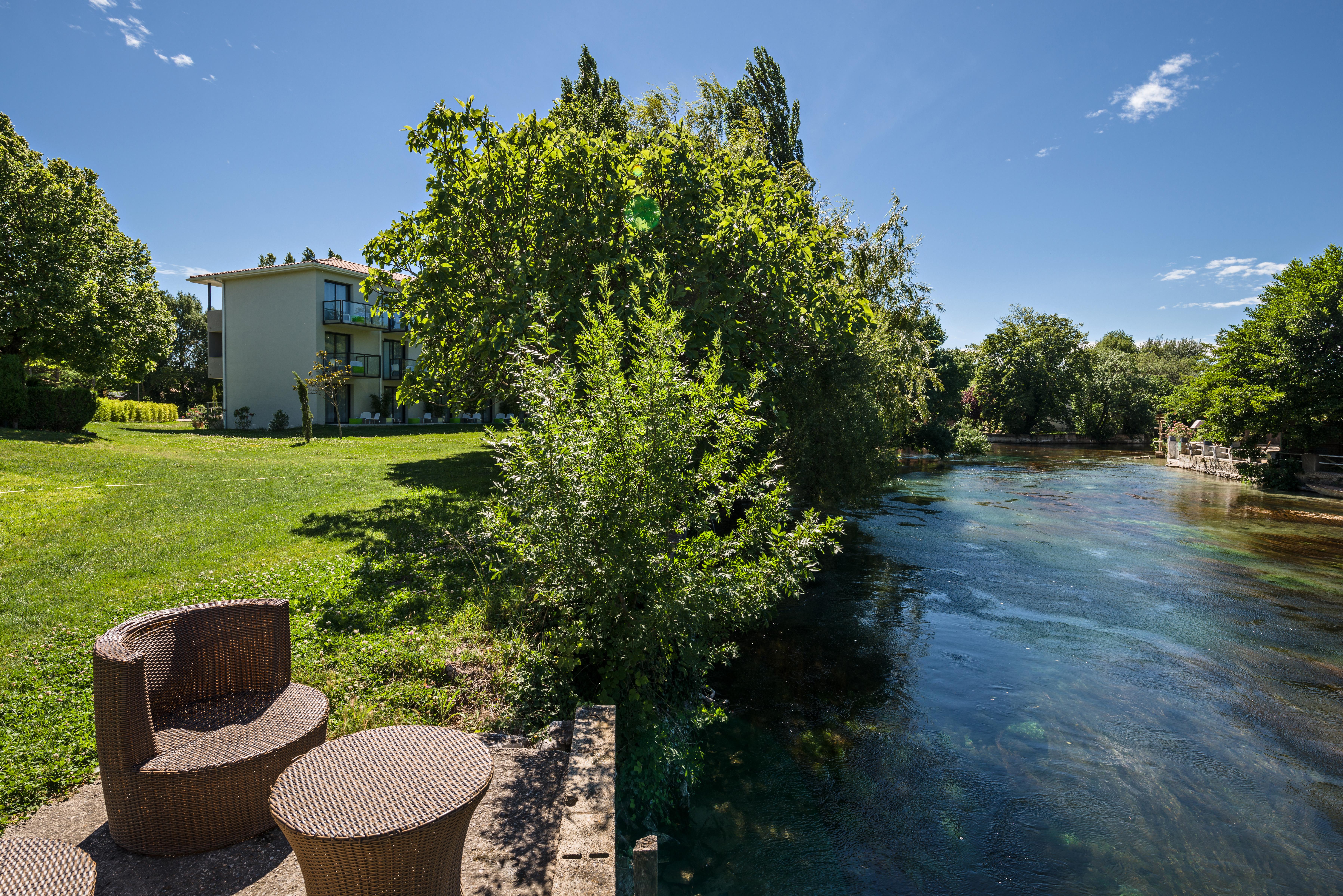 Sowell Hotels Domaine De La Petite Isle L'Isle-sur-la-Sorgue Ngoại thất bức ảnh