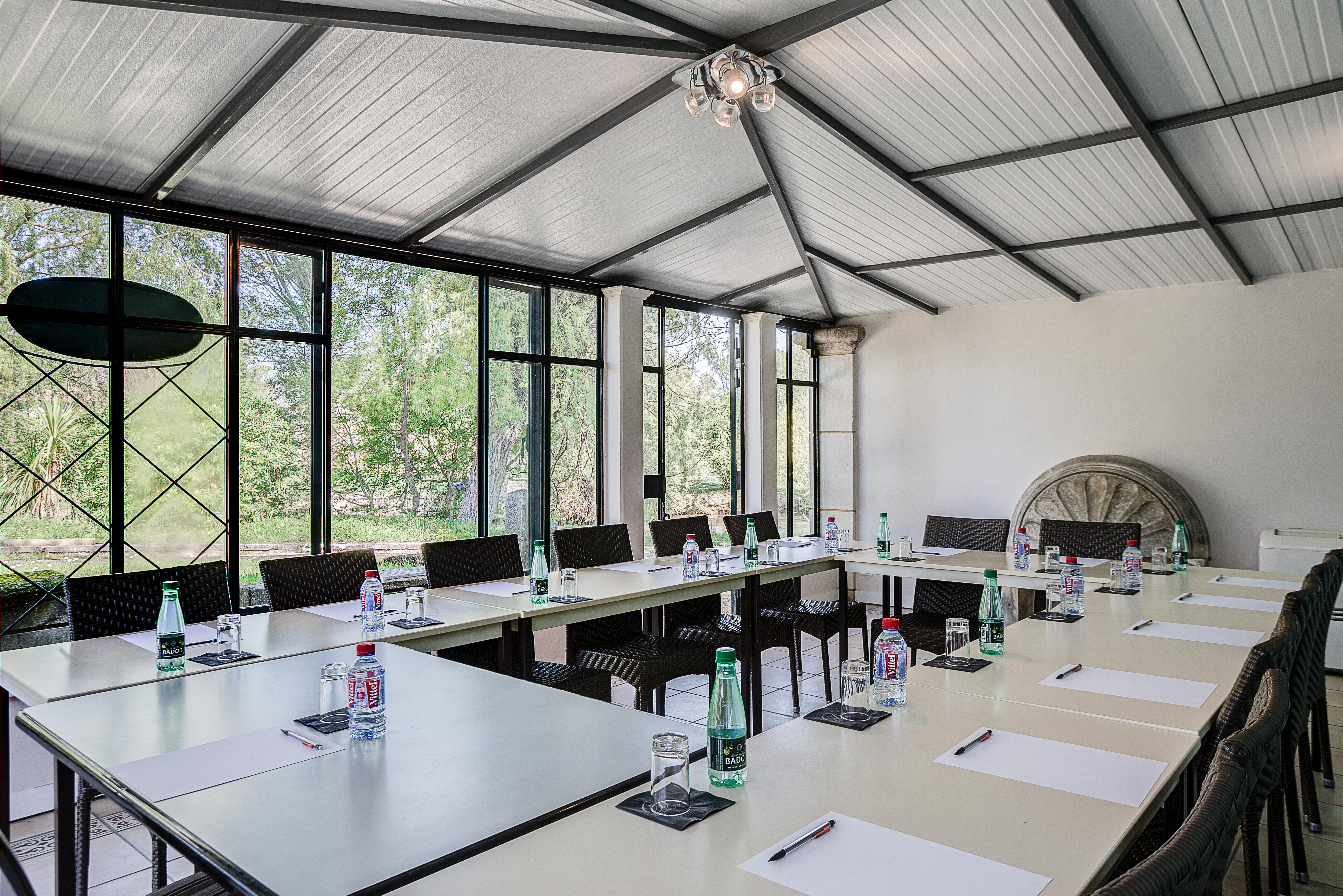 Sowell Hotels Domaine De La Petite Isle L'Isle-sur-la-Sorgue Ngoại thất bức ảnh