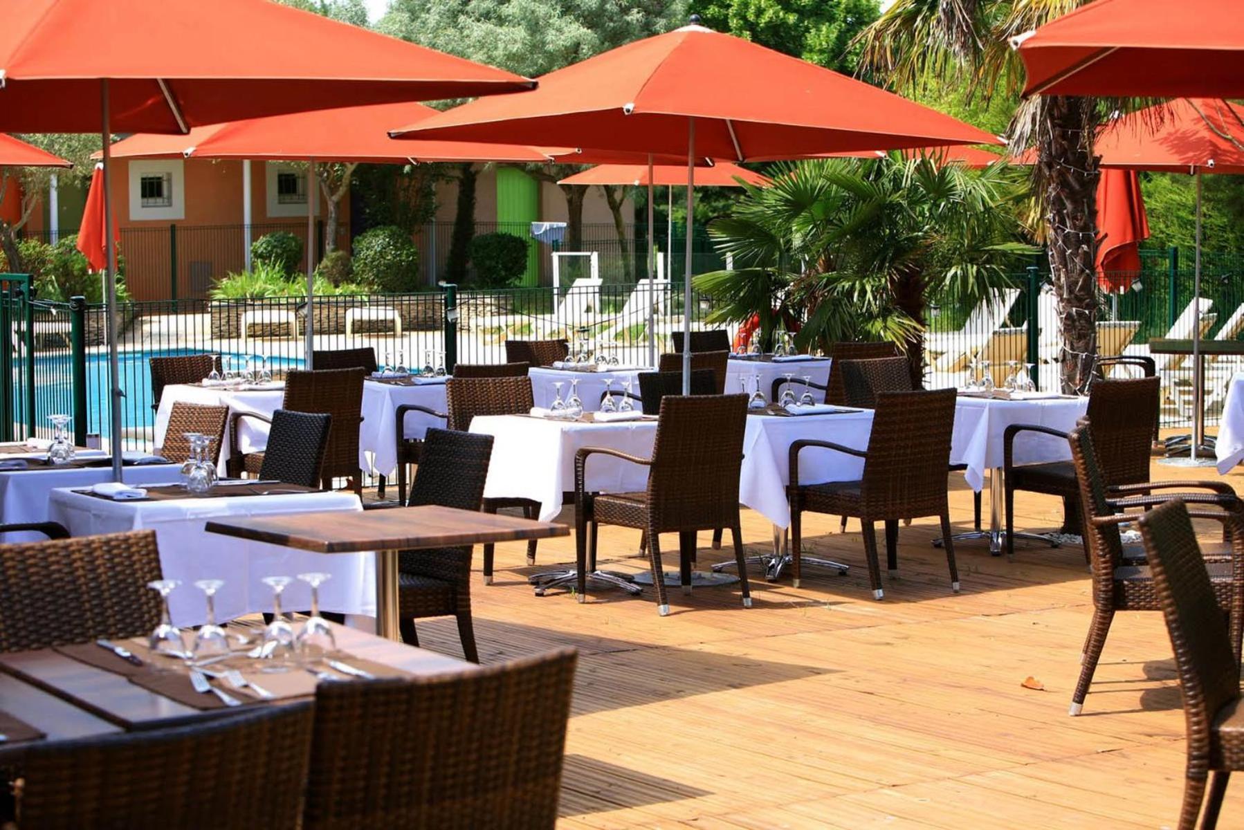 Sowell Hotels Domaine De La Petite Isle L'Isle-sur-la-Sorgue Ngoại thất bức ảnh