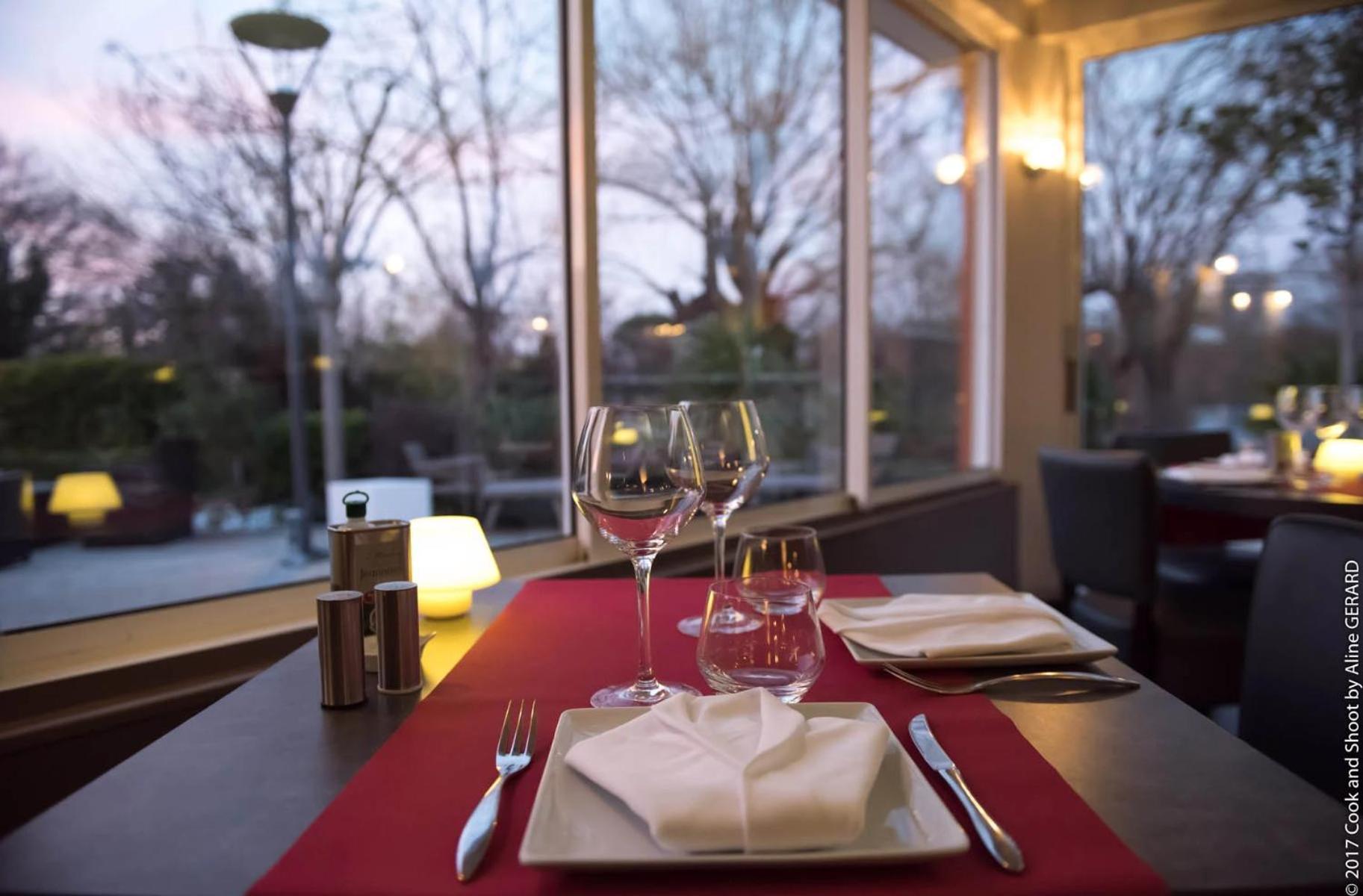 Sowell Hotels Domaine De La Petite Isle L'Isle-sur-la-Sorgue Ngoại thất bức ảnh