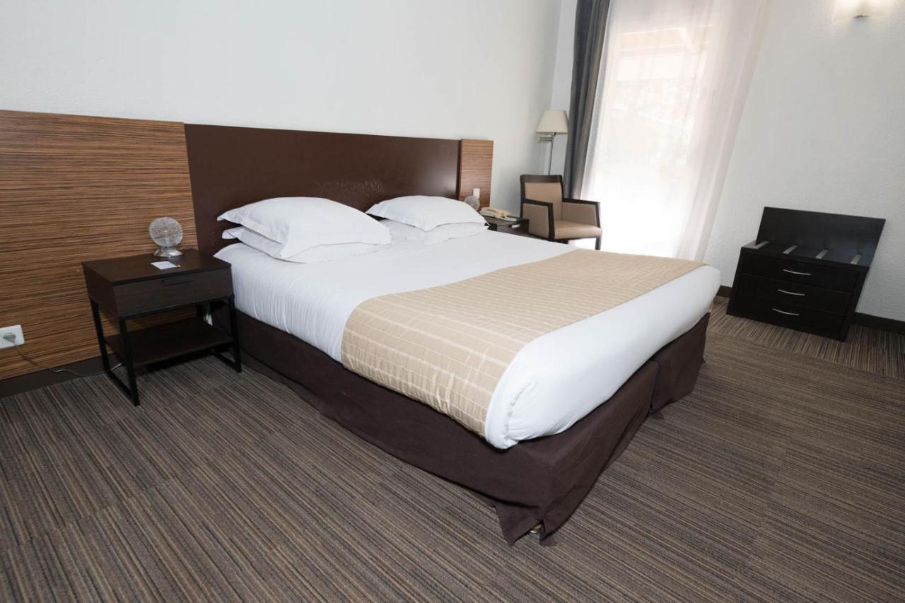 Sowell Hotels Domaine De La Petite Isle L'Isle-sur-la-Sorgue Ngoại thất bức ảnh