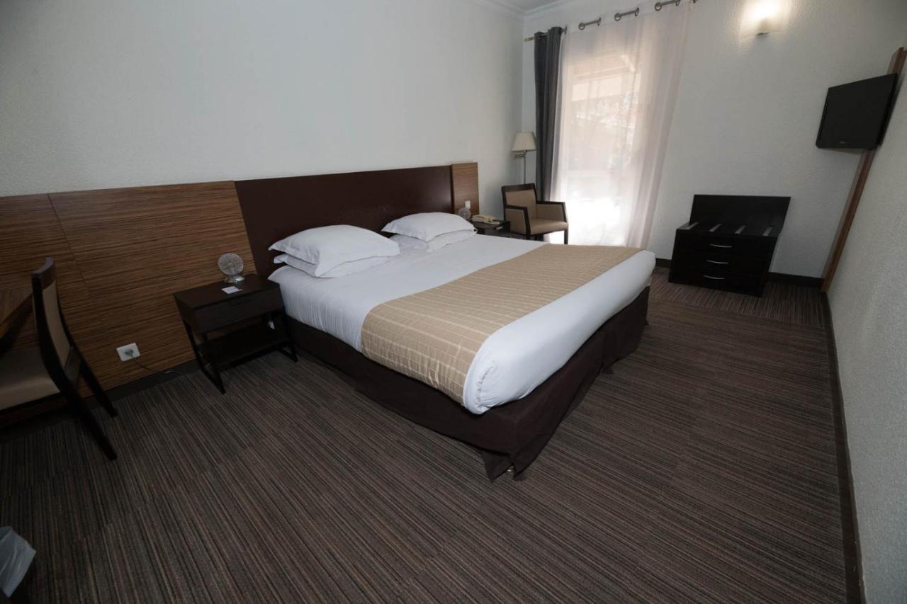 Sowell Hotels Domaine De La Petite Isle L'Isle-sur-la-Sorgue Ngoại thất bức ảnh